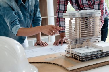  Mimar Mühendis Tasarımı Planlama Konsepti üzerinde çalışıyor. İnşaat Konsepti