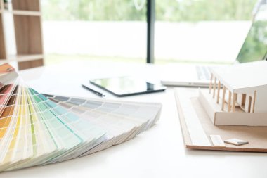  Mimar Mühendis Tasarımı Planlama Konsepti üzerinde çalışıyor. İnşaat Konsepti