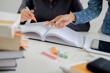 Eğitim kavramı. Öğrencilerin eğitim ve kampüs co beyin fırtınası