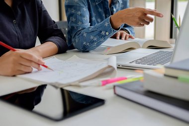 Eğitim kavramı. Öğrencilerin eğitim ve kampüs co beyin fırtınası