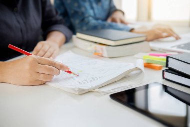 Eğitim kavramı. Öğrencilerin eğitim ve kampüs co beyin fırtınası