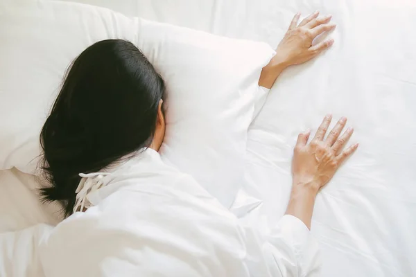 Beautiful Asian lazy woman sleeping on the bed with morning ligh — Stock Photo, Image