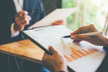 Finansal rakamları progre ifade eden analiz iş Danışmanı