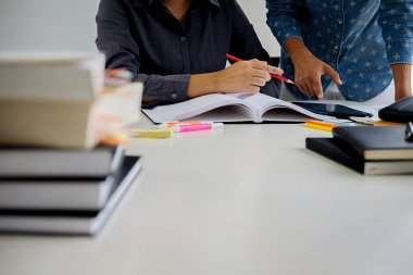 Eğitim kavramı. Öğrencilerin eğitim ve kampüs co beyin fırtınası