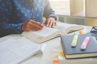 Eğitim kavramı. Öğrencilerin eğitim ve kampüs co beyin fırtınası