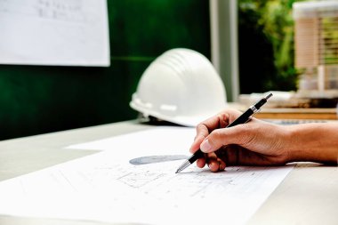 Mimar mühendis tasarım kavramı planlama planı üzerinde çalışma.