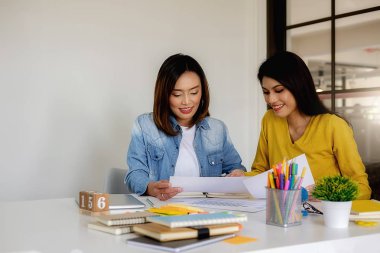 İş casual danışman mali rakamları ifade eden analiz