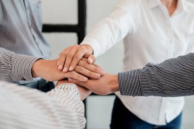 Ekip çalışması eller destek birlikte kavramı katılın. İş takım Cowo