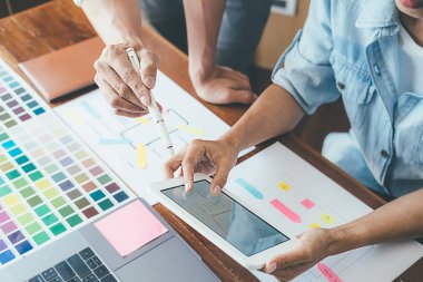 Yaratıcı Web Tasarımcısı planlama uygulaması ve templa geliştirme