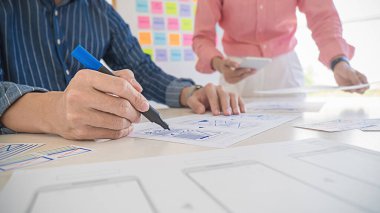 Uygulama planlaması ve şablon düzeni, cep telefonu için çerçeve geliştirme yaratıcı Web Tasarımcısı. Kullanıcı deneyimi (Ux) kavramı.