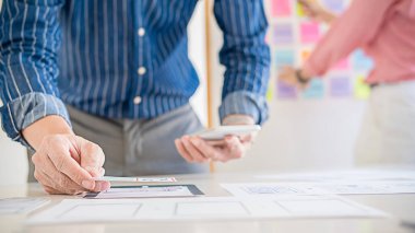 Uygulama planlaması ve şablon düzeni, cep telefonu için çerçeve geliştirme yaratıcı Web Tasarımcısı. Kullanıcı deneyimi (Ux) kavramı.