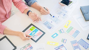 Uygulama planlaması ve şablon düzeni, cep telefonu için çerçeve geliştirme yaratıcı Web Tasarımcısı. Kullanıcı deneyimi (Ux) kavramı.