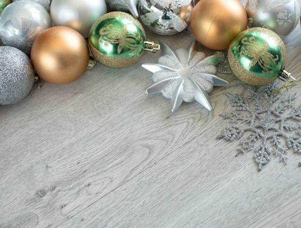 Bolas de Navidad en el árbol de Navidad — Foto de Stock