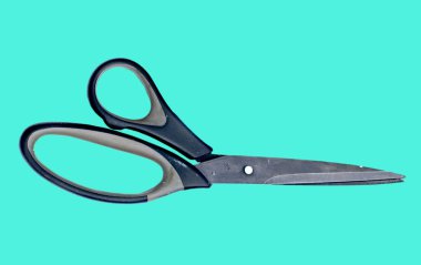 Makas büyük siyah mavi bir arka plan üzerinde