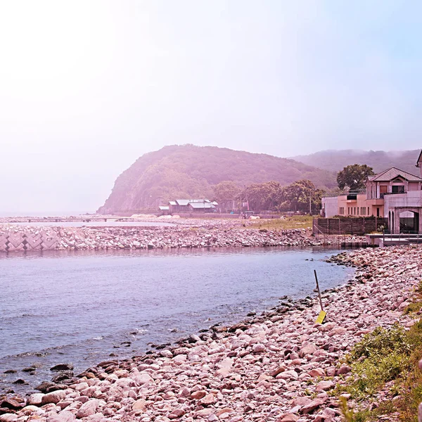 Kieselstrand am Ufer des Meeres von Japan — Stockfoto