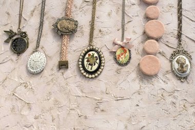 Kadınlar için güzel takı seti.