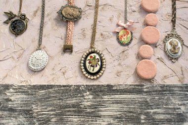 Kadınlar için güzel takı seti.