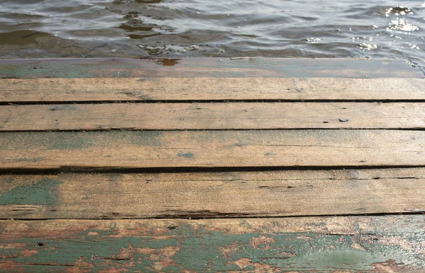 Stary stół drewniany na tle krajobrazu morze. — Zdjęcie stockowe
