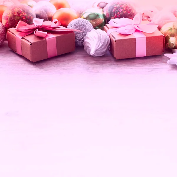 Caja decorativa para las fiestas y decoraciones navideñas. cuadrado —  Fotos de Stock