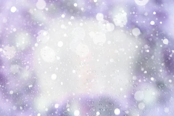 Feestelijke vakantie achtergrond met lichte delicate bokeh effect en decoratieve sneeuw tekening. — Stockfoto
