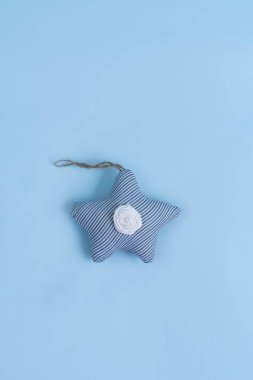 Tekstil star el yapımı bir dekoratif parça.