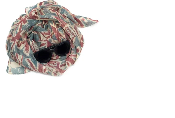 Kadın aksesuarları eşarp çanta güneş gözlüğü kemer kümesi. — Stok fotoğraf