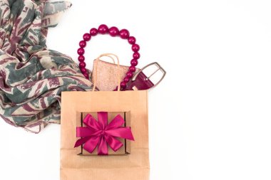 Kadın giysisi unsurları çerçevesinden.