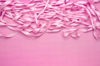 Pembe renkli dekoratif saten kurdela bobin.