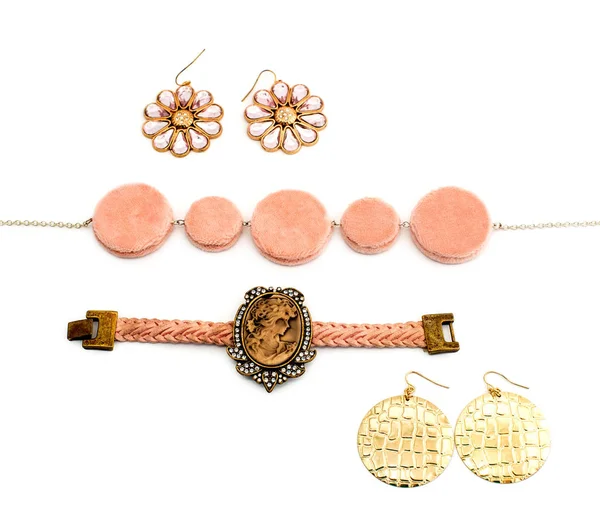 Un conjunto de joyas para las mujeres — Foto de Stock