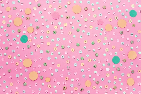 Decoratieve Achtergrond Met Gekleurde Knoppen Los Bovenaanzicht Plat Leggen — Stockfoto