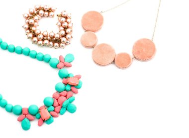 Takı kadınlar için bir dizi