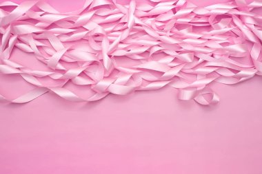 Pembe renkli dekoratif saten kurdela bobin.