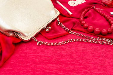 Bayan aksesuarlar kümesi. Modern moda kadın parlak bir görüntü. Üstten Görünüm düz Lay