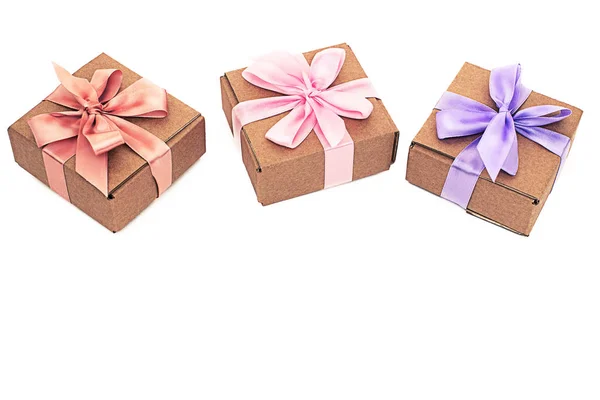 Три Праздничных Коробки Подарками Завязанными Атласной Лентой Белом Фоне Вид — стоковое фото