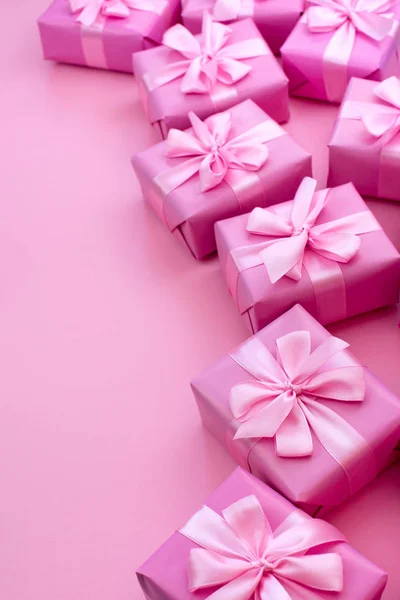 Διακοσμητικά Holiday Δώρο Κουτιά Ροζ Χρώμα Ροζ Φόντο Επίπεδη Επίπεδη — Φωτογραφία Αρχείου