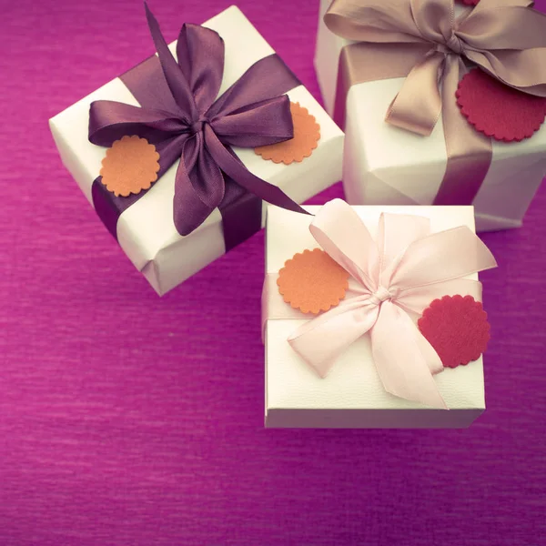 Set Gifts Packed Beautiful Boxes White Box Pink Background Flat — Stock Photo, Image