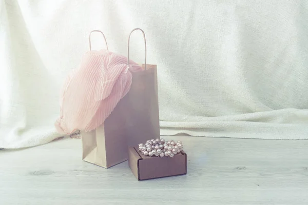 Kadın moda aksesuarları takı eşarp alışveriş bir dizi.