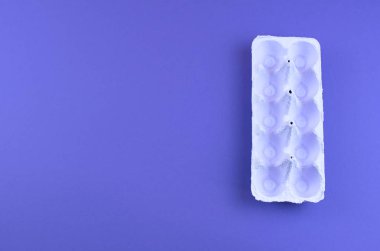 Yumurta için ultraviyole arka plan Mor için stand.