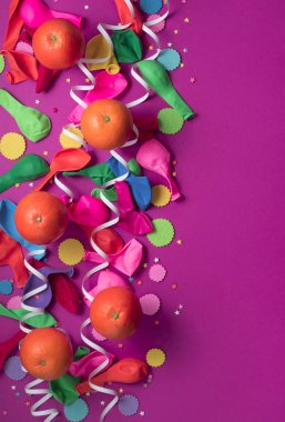 Festival Posteri balonlar turuncu konfeti karnaval arka plan ultraviyole.