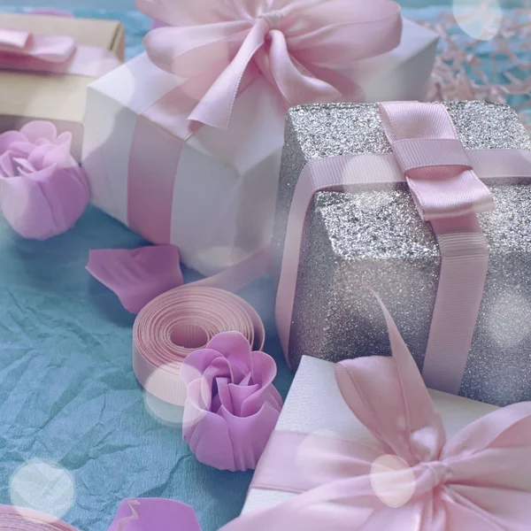 Dekorative festliche Hintergrund mit Geschenkboxen. — Stockfoto