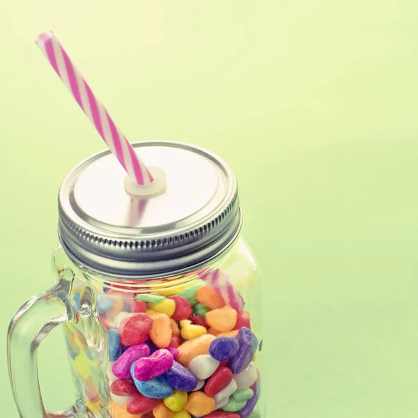 Taza Vidrio Cóctel Caramelo Dulce Para Una Fiesta Espacio Copia — Foto de Stock