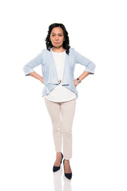 Asyalı kadın ile ayakta bel üzerinde eller