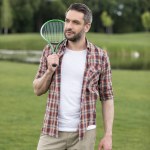 Muž hrát badminton