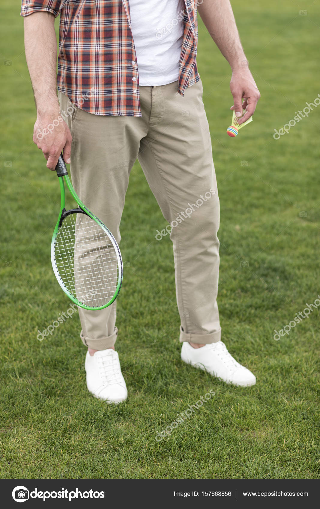 Manusia bermain bulutangkis — Foto Stok © IgorVetushko #157668856