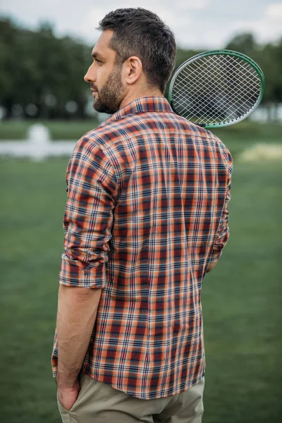 Man spelar badminton — Stockfoto