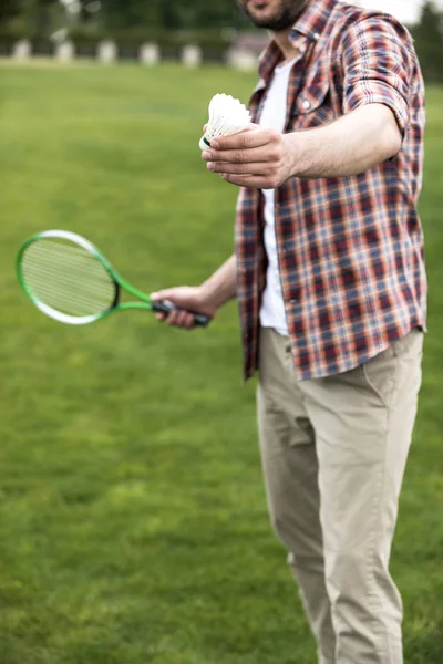 Man spelar badminton — Gratis stockfoto