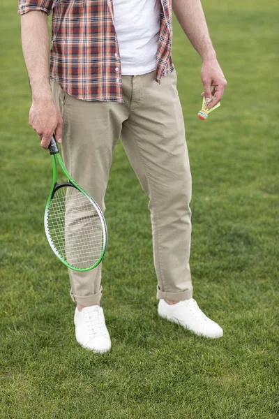 Homem a jogar badminton — Fotografia de Stock Grátis