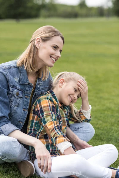 Family resting on green lawn — Stock Photo, Image