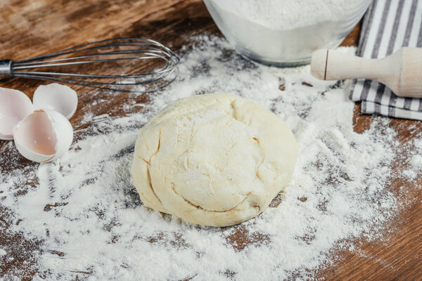 Dough with rolling pin 