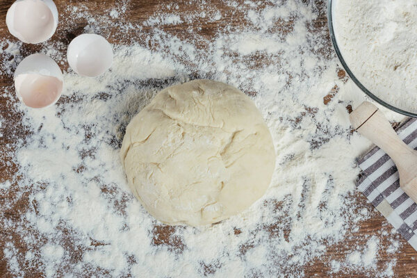 Dough with rolling pin 